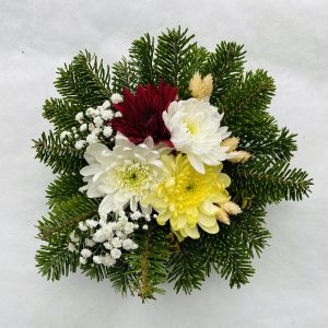 Készülnek a sírdíszek